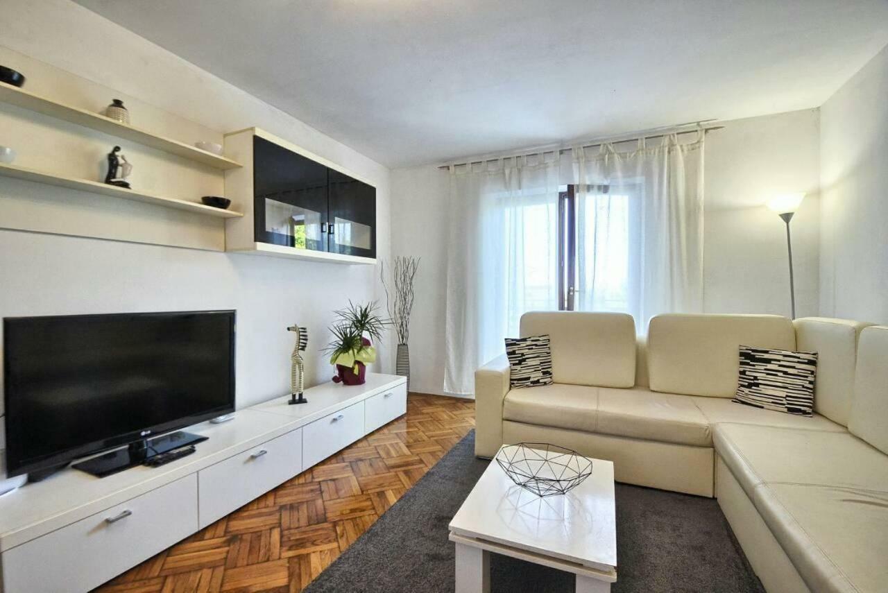 The Big Smile Apartments Pula Exterior photo